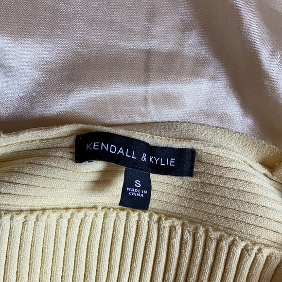 Light Yellow Ribbed Crop Top - Picture 3 of 4